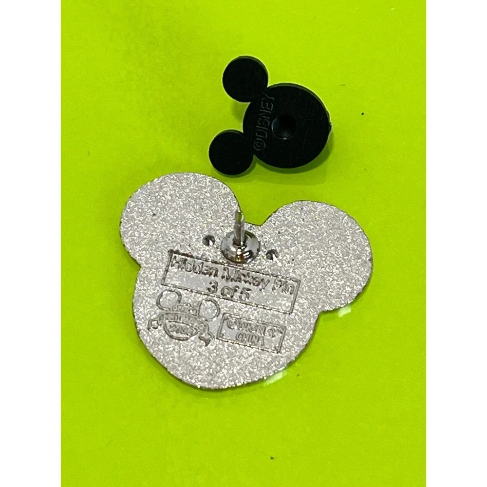 Disney Hidden Mickey Pin 2008 Green White Mickey Mouse Head 3 of 5 Collectible
